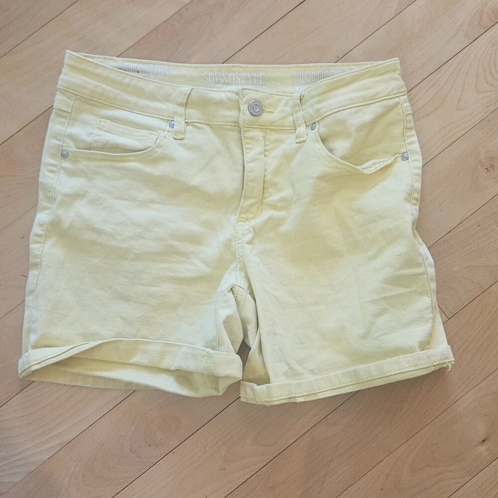 SoundStyle Yellow Jean Shorts size 6